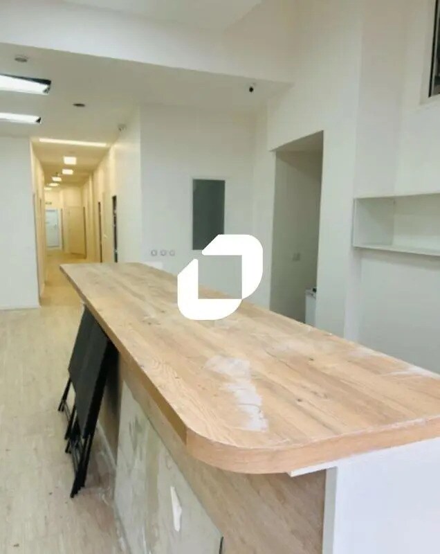 Flex in Saint-Cloud for lease Interior Photo- Image 1 of 5