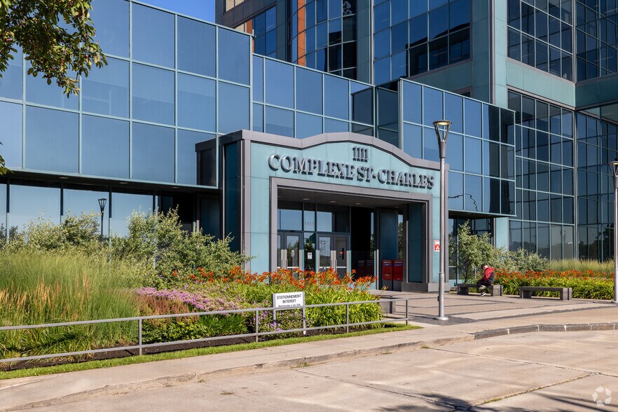 1111 Rue Saint-Charles O, Longueuil, QC à louer - Photo du bâtiment - Image 2 de 4