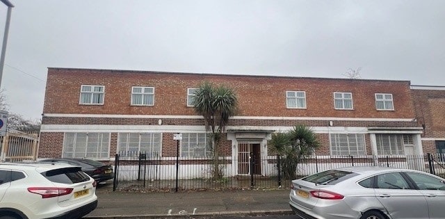 33 Sutherland Rd, Londres à louer - Photo du bâtiment - Image 2 de 4