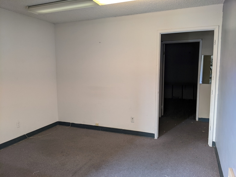 1061 Shary Cir, Concord, CA for lease - Building Photo - Image 2 of 4