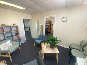 4 Solander Rd, Kings Langley for lease Interior Photo- Image 2 of 4