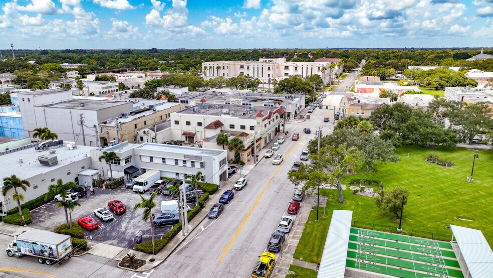 1323 21st St, Vero Beach, FL à louer - Photo du bâtiment - Image 3 de 19