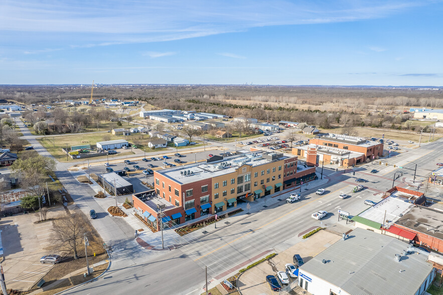 302 S Main St, Owasso, OK for sale - Primary Photo - Image 1 of 1