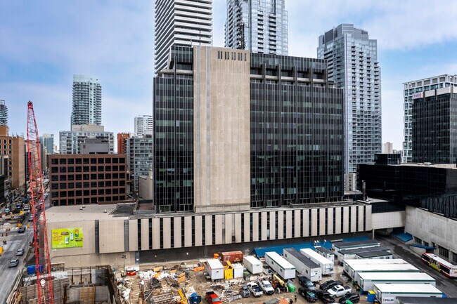 Plus de détails pour 2200 Yonge St, Toronto, ON - Bureau à louer