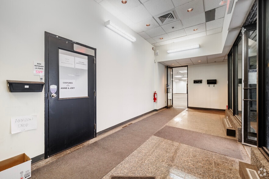 2325 Rue Dandurand, Montréal, QC for lease - Interior Photo - Image 1 of 21