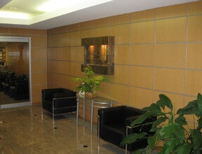 330 Motor Pkwy, Hauppauge, NY à louer Hall d’entrée- Image 1 de 1