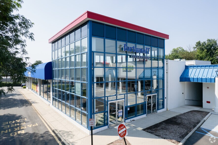 141 Route 17, Paramus, NJ à louer - Photo du bâtiment - Image 3 de 7