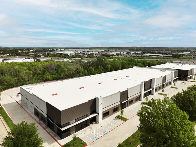 420 Oakbend Dr, Lewisville, TX for sale - Building Photo - Image 2 of 5