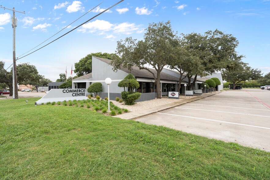 4734 Benbrook Blvd, Benbrook, TX à louer - Photo du bâtiment - Image 2 de 17