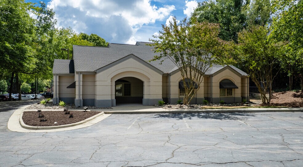 110 E Carver St, Durham, NC à louer - Photo du bâtiment - Image 1 de 17