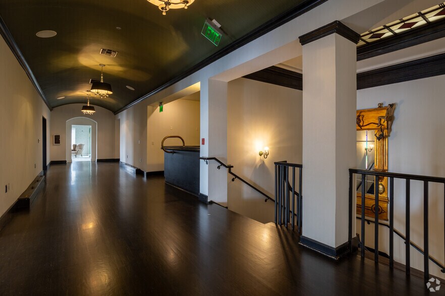 6525 W Sunset Blvd, Los Angeles, CA à louer - Numérisation 3D de Matterport - Image 2 de 22