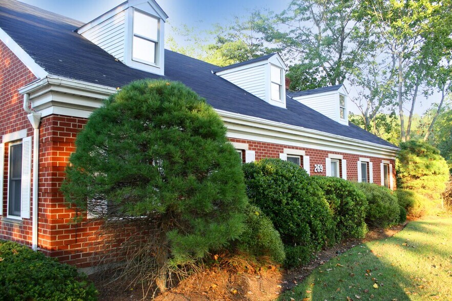 269 Middle Country Rd, Smithtown, NY à louer - Photo du bâtiment - Image 2 de 6