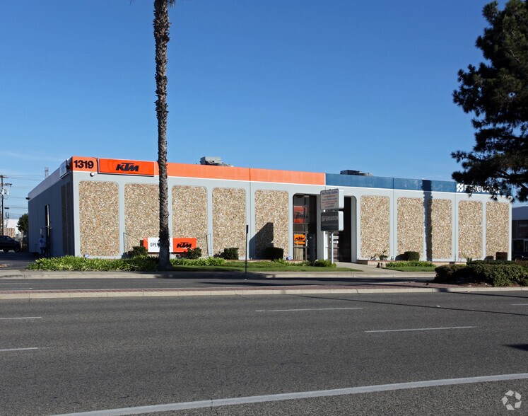 1317-1319 W Katella Ave, Orange, CA à louer - Photo du bâtiment - Image 2 de 2