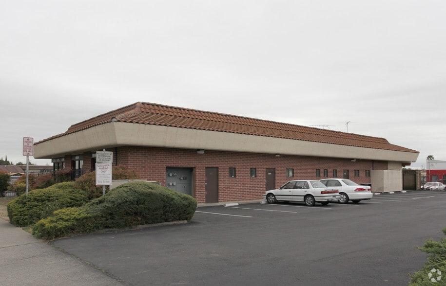 2147-2159 N Texas St, Fairfield, CA for lease - Building Photo - Image 3 of 46