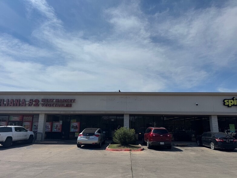 1909 E William Cannon Dr, Austin, TX for lease - Building Photo - Image 2 of 12