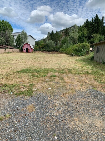 2060 NE Fairview Ave, Grants Pass, OR à vendre - Autre - Image 3 de 8