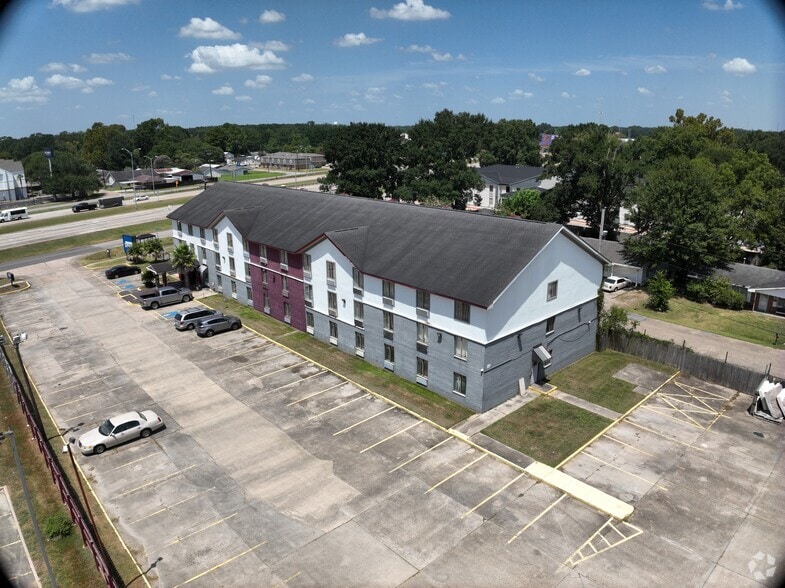 2224 NE Evangeline Trwy, Lafayette, LA à vendre - Communauté Matterport - Image 3 de 24