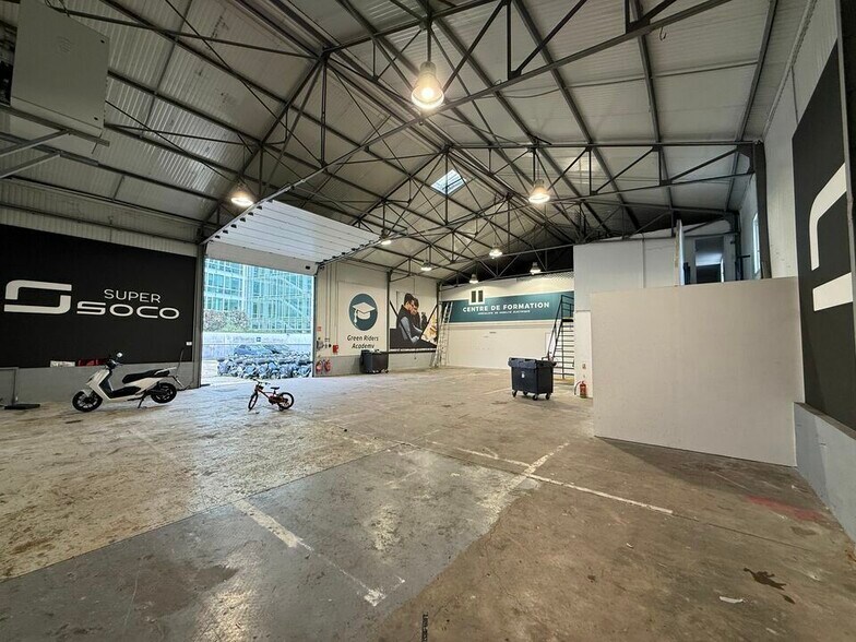 Industrial in Saint-Denis for lease - Interior Photo - Image 3 of 8