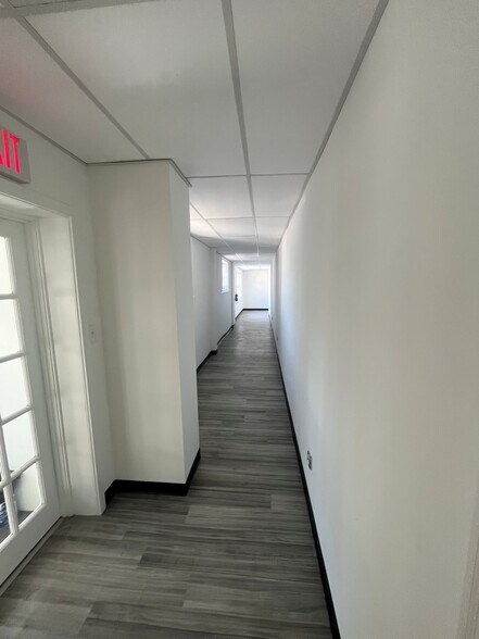 220 N Main St, Sellersville, PA à louer - Photo du bâtiment - Image 3 de 13