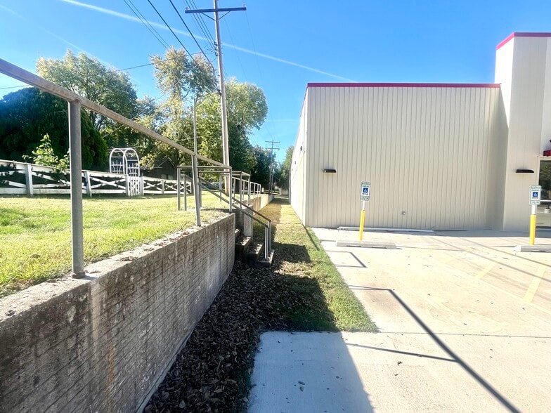 320 S Adams St, Manito, IL for lease - Building Photo - Image 2 of 7