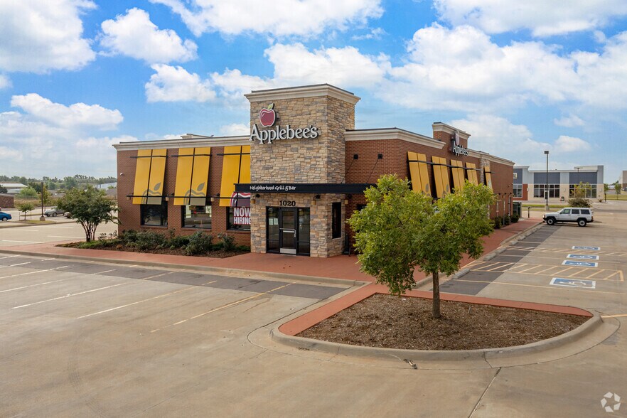 1020 E State Highway 152, Mustang, OK for lease - Primary Photo - Image 1 of 3