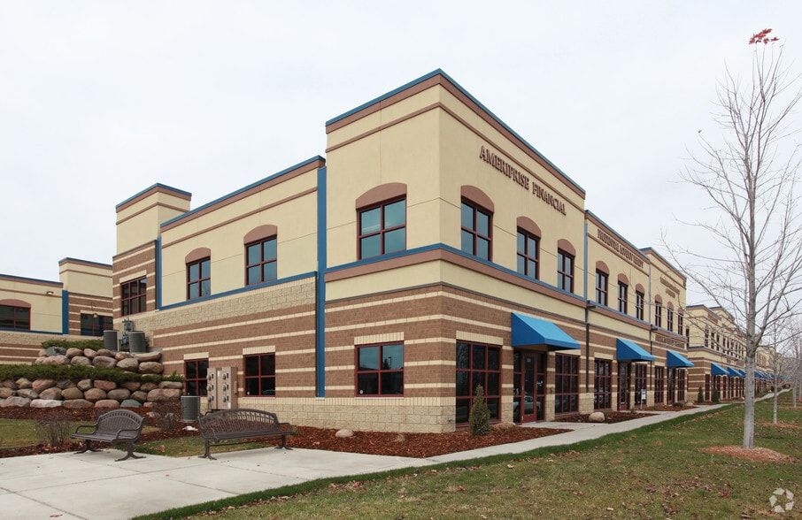 3515 Plymouth Blvd, Plymouth, MN à louer - Photo du bâtiment - Image 3 de 11