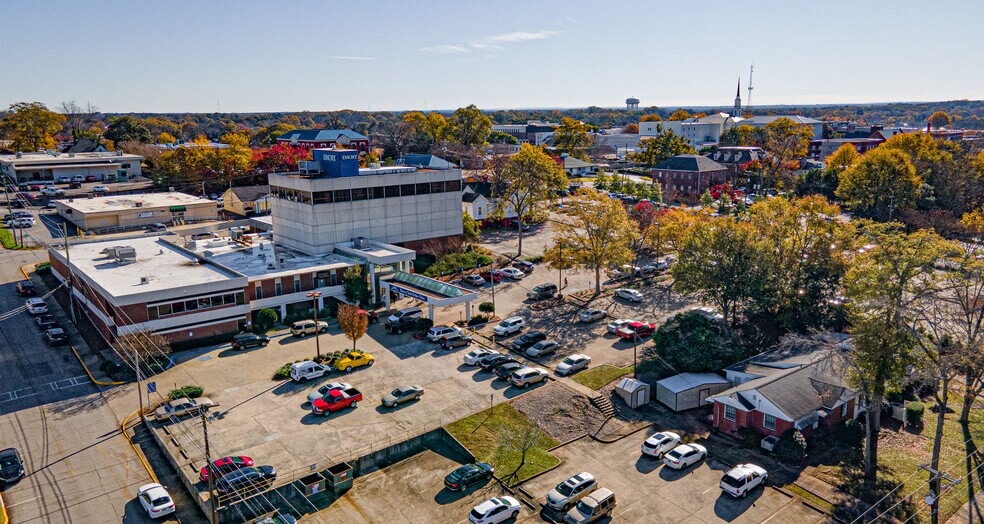 303 Smith St, Lagrange, GA à vendre - Photo du bâtiment - Image 2 de 6