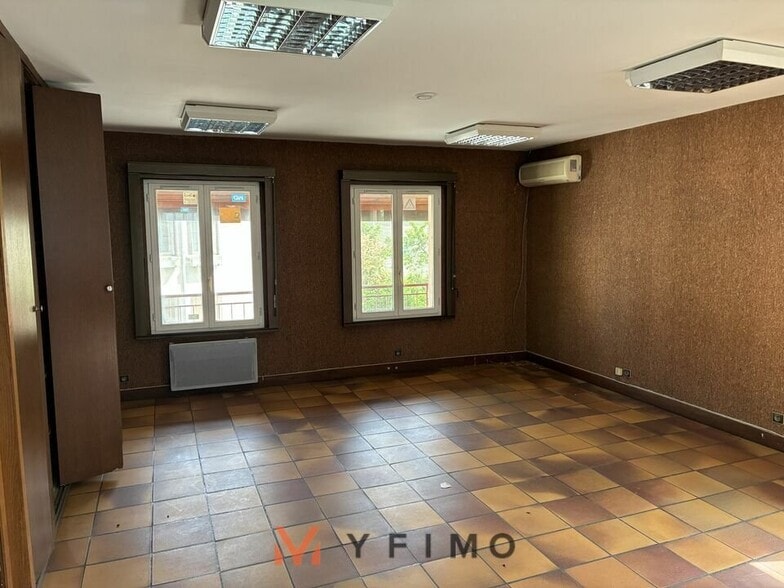 Office in Mézières-sur-Seine for sale - Interior Photo - Image 3 of 9