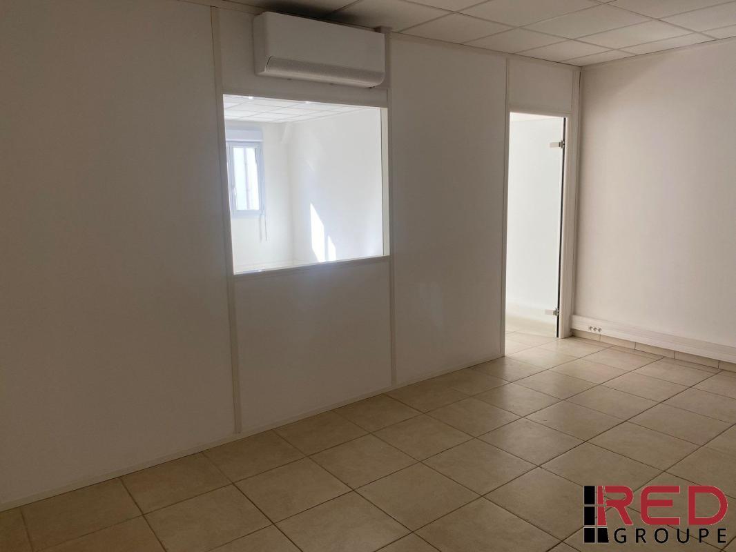 Meyreuil, Meyreuil for lease Interior Photo- Image 1 of 6