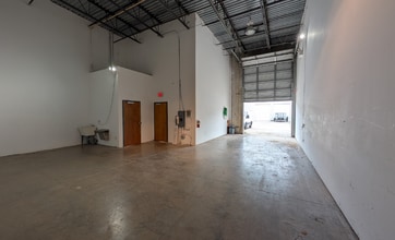 534 Mercantile Pl, Port Saint Lucie, FL for lease Interior Photo- Image 1 of 2