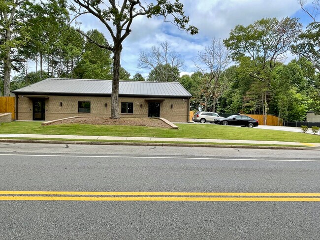 More details for 740 N Price Rd, Buford, GA - Office for Lease