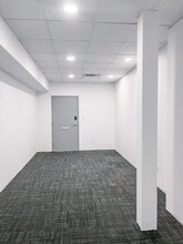 340-390 Saskatoon St, London, ON à louer Photo intérieure- Image 2 de 3