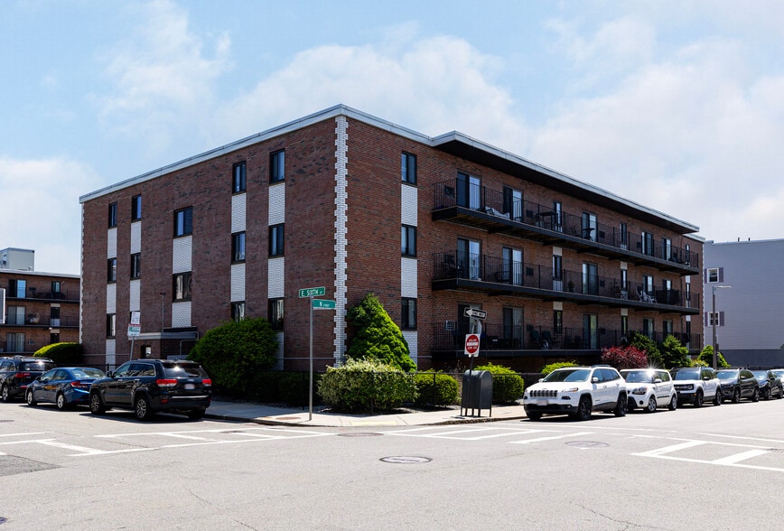 Castle Island Portfolio portfolio of 4 properties for sale on LoopNet.ca - Building Photo - Image 3 of 7