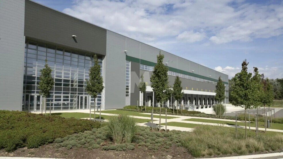 Industrial in Moissy-Cramayel for lease - Building Photo - Image 3 of 7