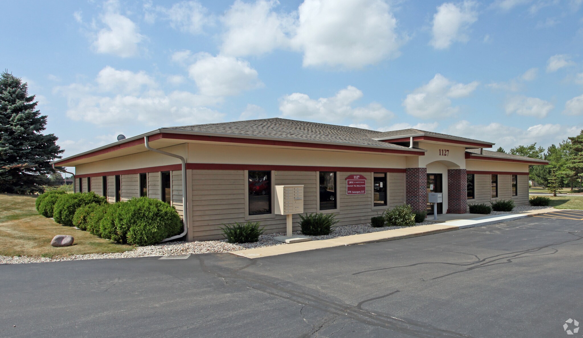 1127 Prairie Dr, Racine, WI for lease Building Photo- Image 1 of 15