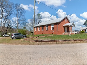 62 Birdsong Trail, Waynesville, NC for lease Building Photo- Image 2 of 20