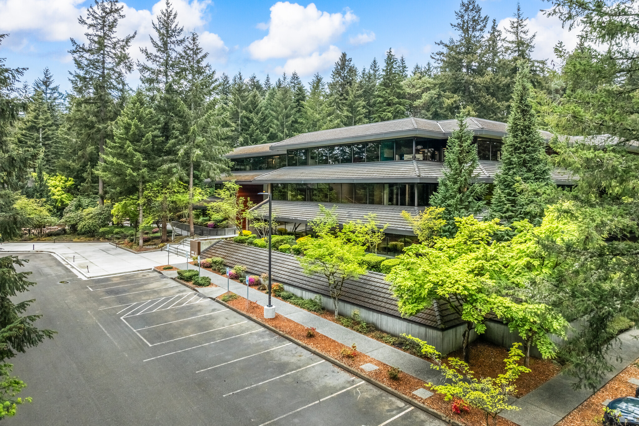 15325 SE 30th Pl, Bellevue, WA for lease Building Photo- Image 1 of 23