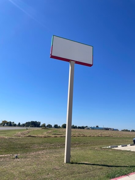 491 SW 3rd St, Minco, OK for lease - Building Photo - Image 3 of 3