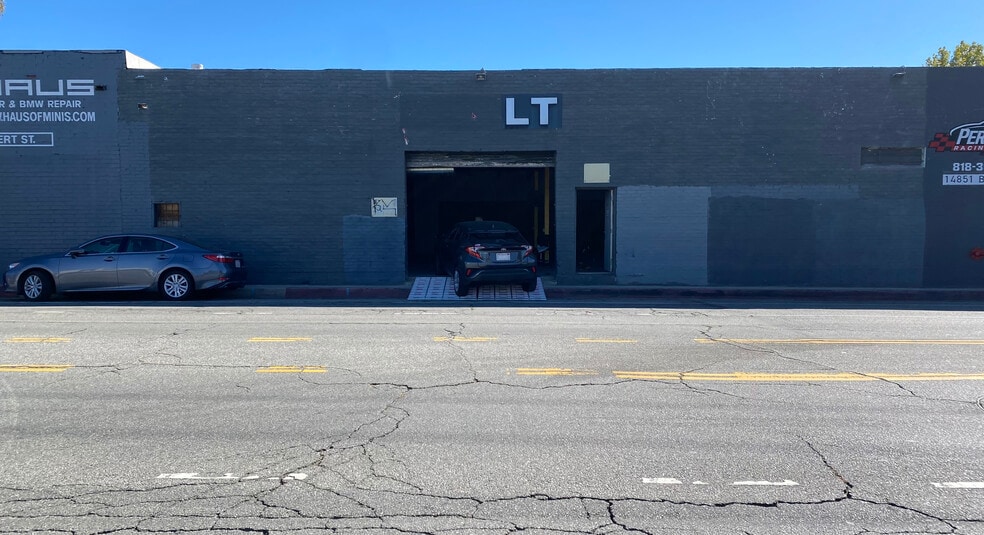 14855 Bessemer St, Van Nuys, CA for lease - Building Photo - Image 2 of 5
