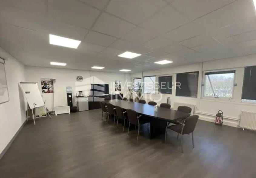 Flex in Noisy-le-Grand for lease - Building Photo - Image 3 of 4