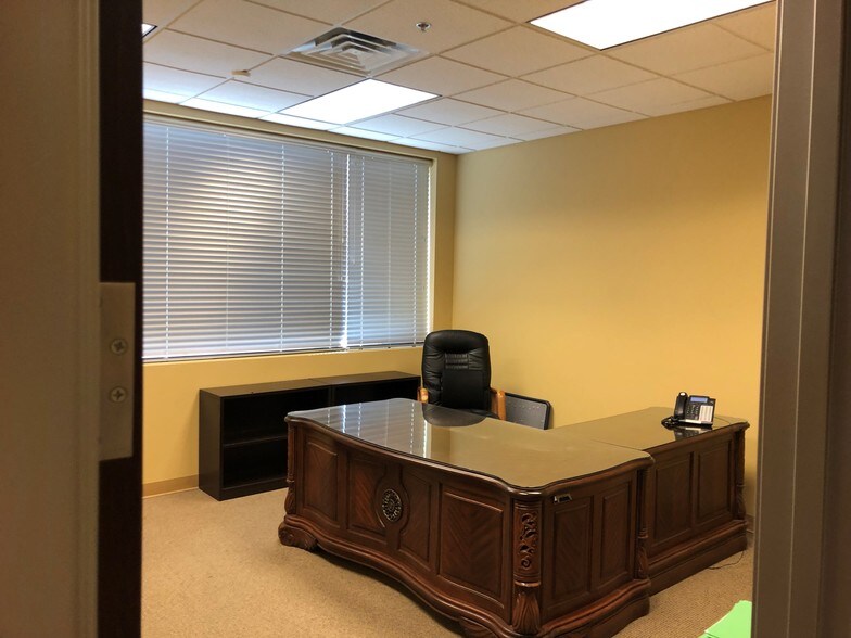 990 Reserve Dr, Roseville, CA à louer - Photo intérieure - Image 3 de 33