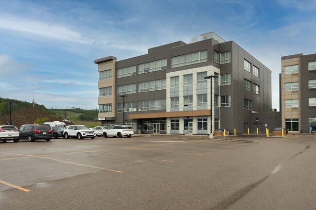 Plus de détails pour 420 Taiganova Cres, Wood Buffalo, AB - Bureau, Commerce de détail à louer