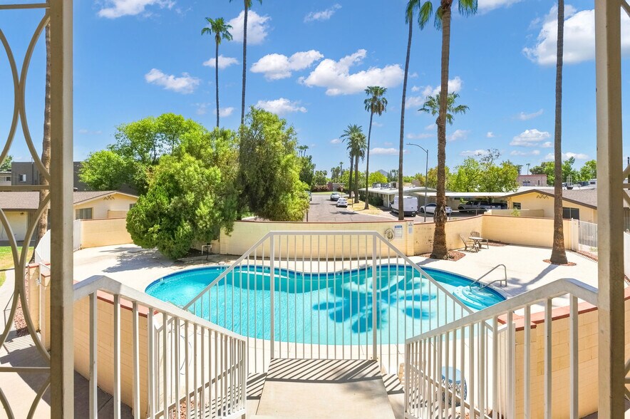 1123 E Sierra Vista Dr, Phoenix, AZ à vendre - Photo du bâtiment - Image 2 de 45