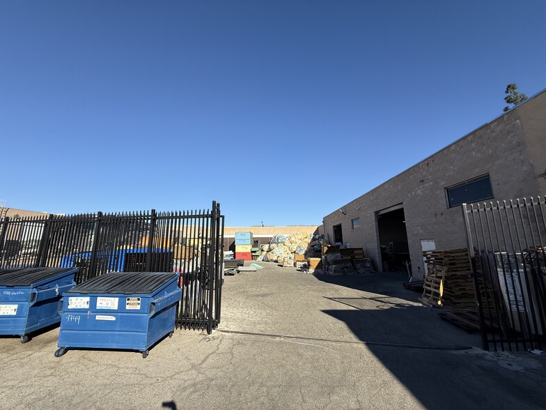 9749 Variel Ave, Chatsworth, CA for lease - Building Photo - Image 3 of 17