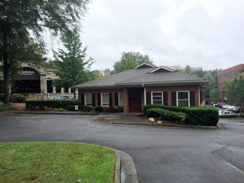 718 Cherokee St NE, Marietta, GA à vendre - Photo du bâtiment - Image 3 de 6