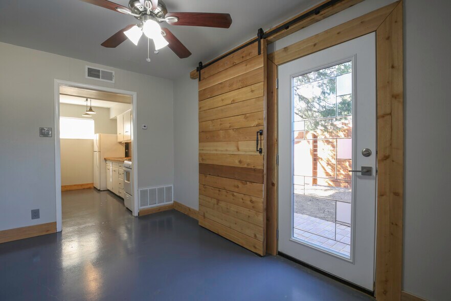 804 N Locust St, Denton, TX à vendre - Photo intérieure - Image 3 de 39