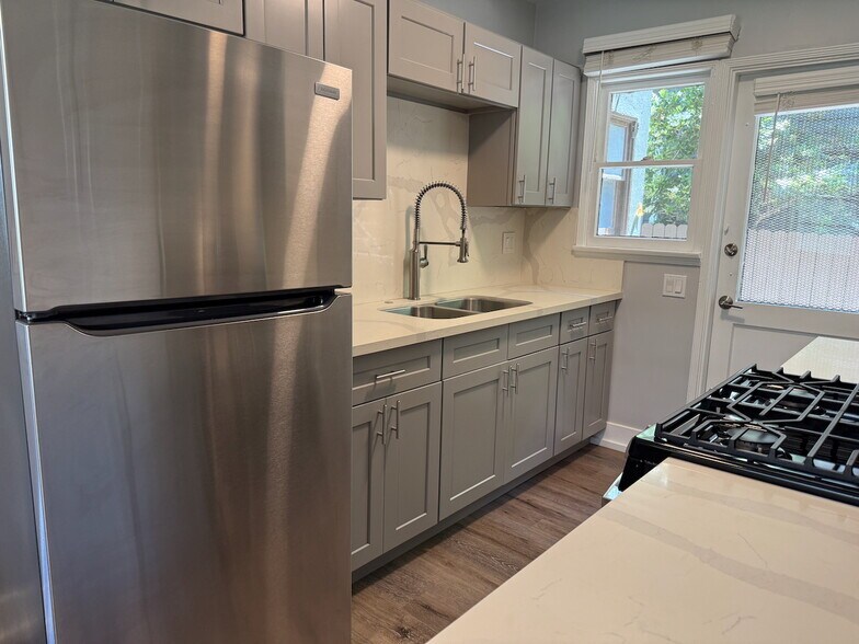 1311-1315 N Allesandro St, Los Angeles, CA à vendre - Photo du bâtiment - Image 2 de 21