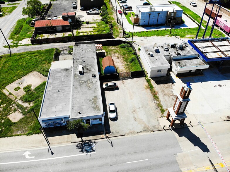 905 W Main St, La Porte, TX à vendre - Photo du bâtiment - Image 2 de 34