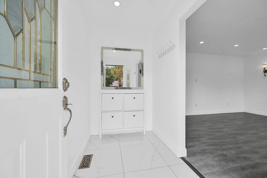 6540 Twenty Rd, Hamilton, ON à vendre - Photo du bâtiment - Image 2 de 71