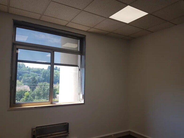 Office in Lyon for sale - Interior Photo - Image 2 of 8